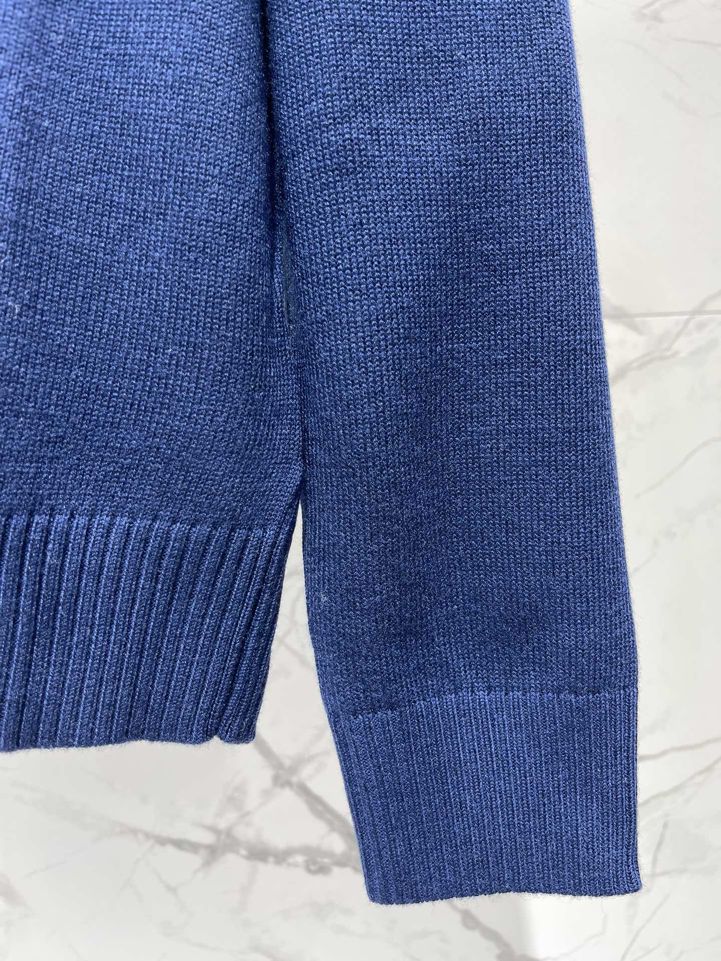 𝗠𝗜𝗨𝗠𝗜𝗨*缪缪早秋新款女士长袖半拉链毛衣针织衫简直是温柔与时尚的完美碰撞💥穿上它你就是早秋街头的甜酷