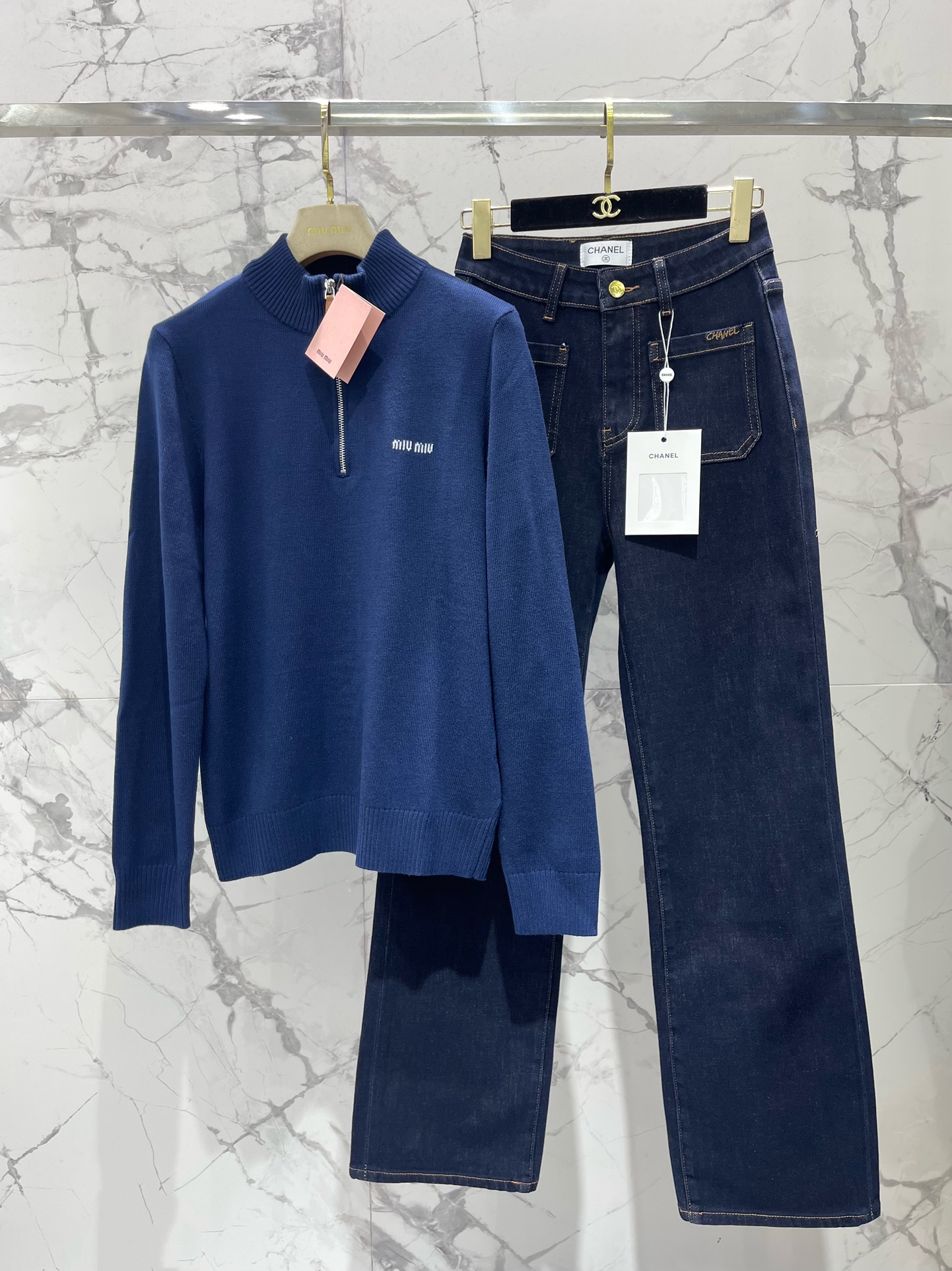 𝗠𝗜𝗨𝗠𝗜𝗨*缪缪早秋新款女士长袖半拉链毛衣针织衫简直是温柔与时尚的完美碰撞💥穿上它你就是早秋街头的甜酷