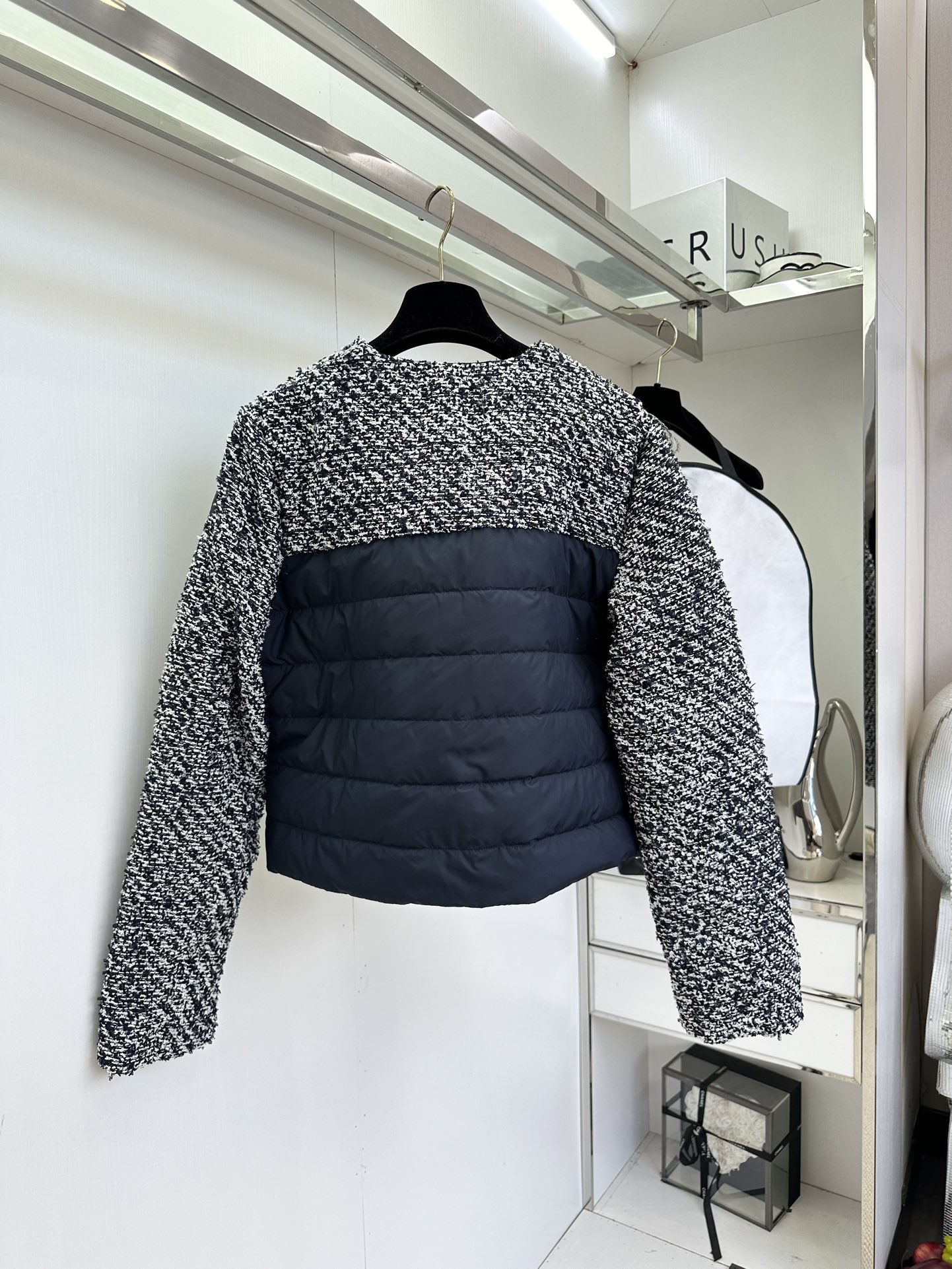 Moncler Tweed Down Jacket: Chic, Slim Fit, Perfect for Everyday Elegance 3 i1757302690 2760 1