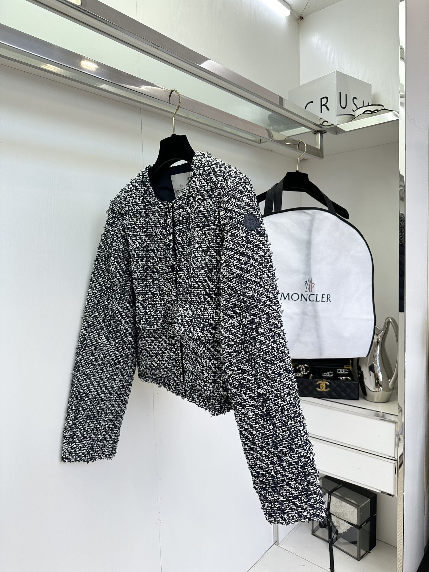 Moncler Tweed Down Jacket: Chic, Slim Fit, Perfect for Everyday Elegance 5 i1757302690 6407 3