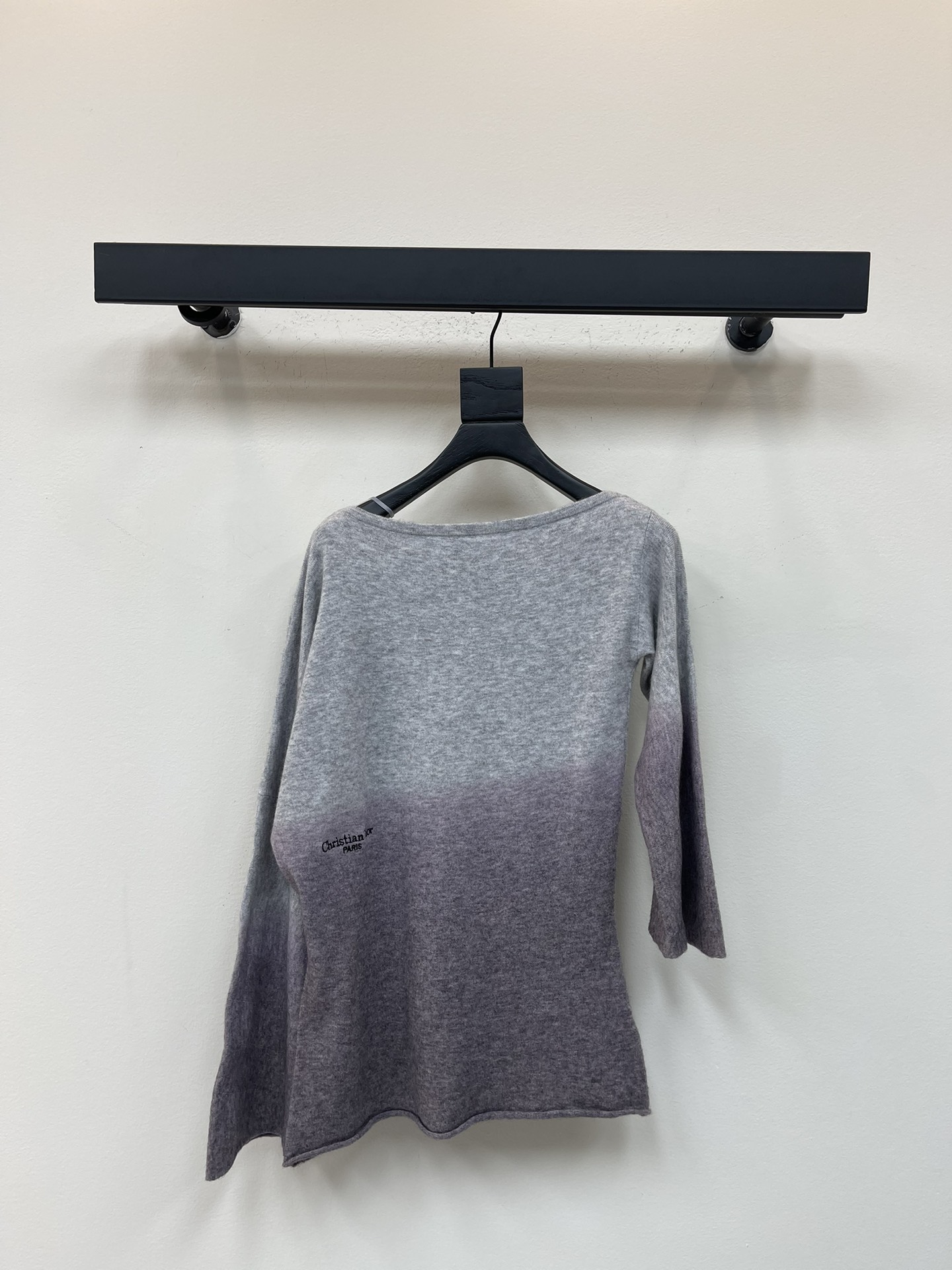 NO:497404,Dio*25 early autumn new gradient knitted sweater, irregular gradient design from gray to purple, symmetrical off-shoulder style, slim and fashionable, soft and comfortable fabric, and the upper body effect is very good!  SML, dior, sweaters, alexander wang19860909Dio*25早秋新款渐变针织毛衣 灰色到紫色的不规则渐变设计 对称斜肩款式 显瘦又时尚 面料柔软舒适 上身效果很好！SML,,dior,sweaters,alexander wang,Women's clothing