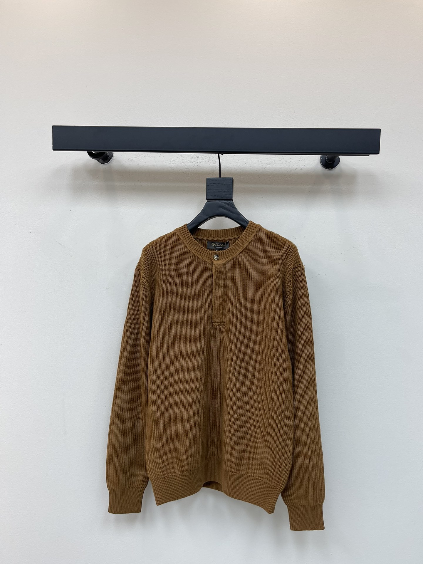 NO:501225,LoroPiana｜Vicuna's new LP Henry Neck Cashmere Sweater Long Sleeve Knitted Sweater Classic Henry Neck Design, powerful effect when controlled, and a very good sense of casualness!  !  The lazy taste has the urban elegance!  !  It can be easily controlled no matter when!  !  Size S-XL, loro piana, loro piana, sweaters, alexander wang19860909LoroPiana｜Vicuna新款LP亨利领羊绒衫长袖针织毛衣 经典的亨利领设计,驾驭起来效果强大,休闲感非常的好！！慵懒的味道,有着都市的优雅感！！不管啥时候都能轻松驾驭！！ 尺码S-XL,,loro piana,loro piana,sweaters,alexander wang,Women's clothing