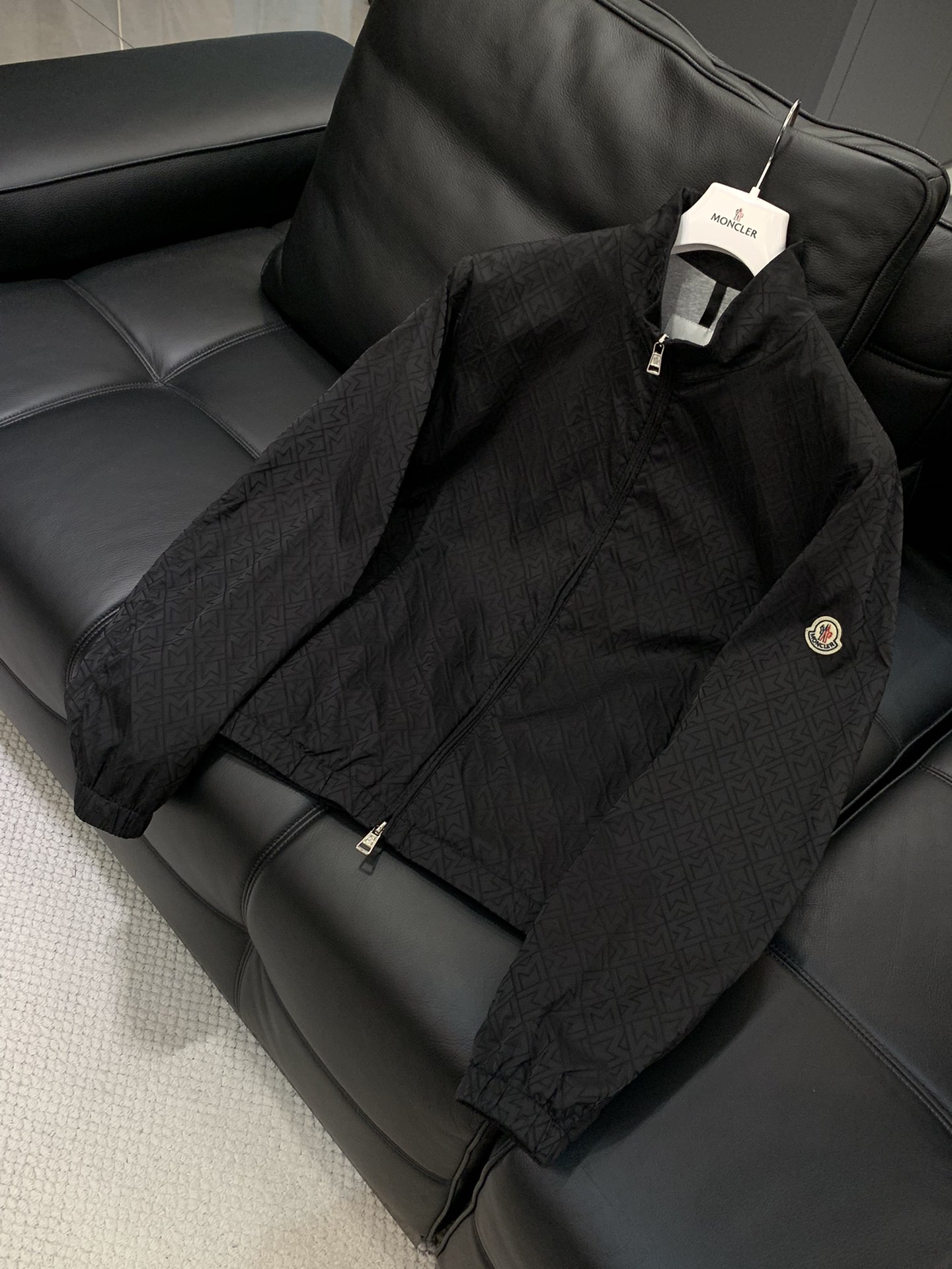 ，Moncler 蒙口，2025秋季最新品，专柜同步有售，原单狠货，时尚休闲夹克外套，上身舒适！吸睛而有