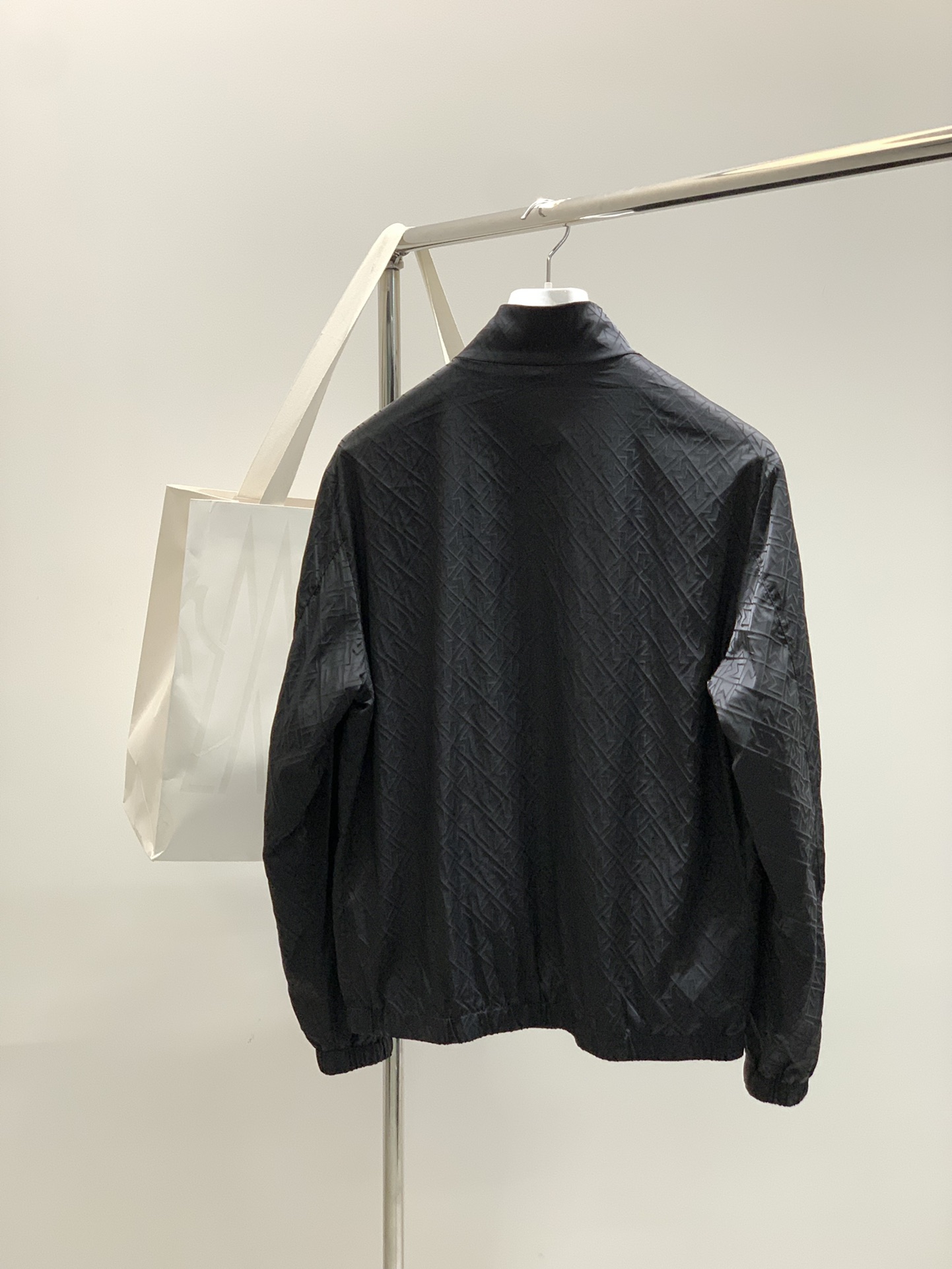 ，Moncler 蒙口，2025秋季最新品，专柜同步有售，原单狠货，时尚休闲夹克外套，上身舒适！吸睛而有