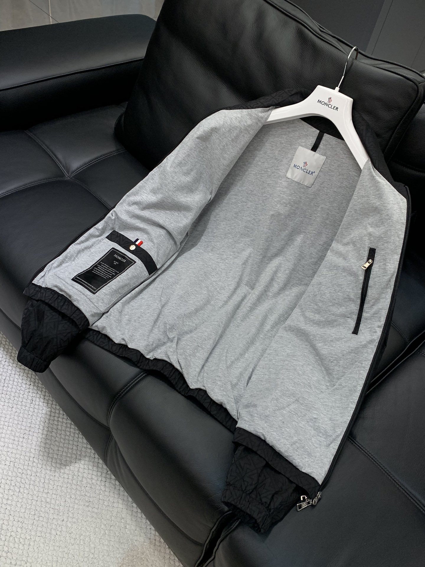 ，Moncler 蒙口，2025秋季最新品，专柜同步有售，原单狠货，时尚休闲夹克外套，上身舒适！吸睛而有