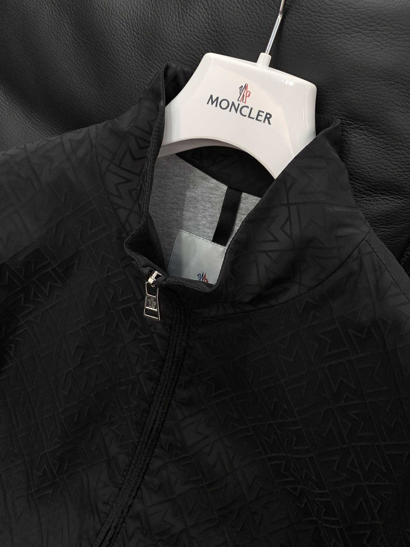，Moncler 蒙口，2025秋季最新品，专柜同步有售，原单狠货，时尚休闲夹克外套，上身舒适！吸睛而有