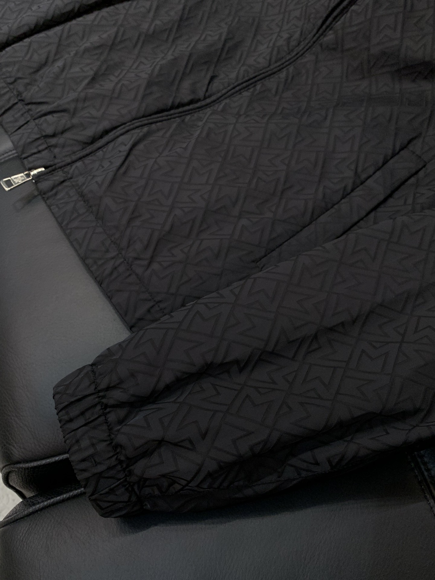 ，Moncler 蒙口，2025秋季最新品，专柜同步有售，原单狠货，时尚休闲夹克外套，上身舒适！吸睛而有