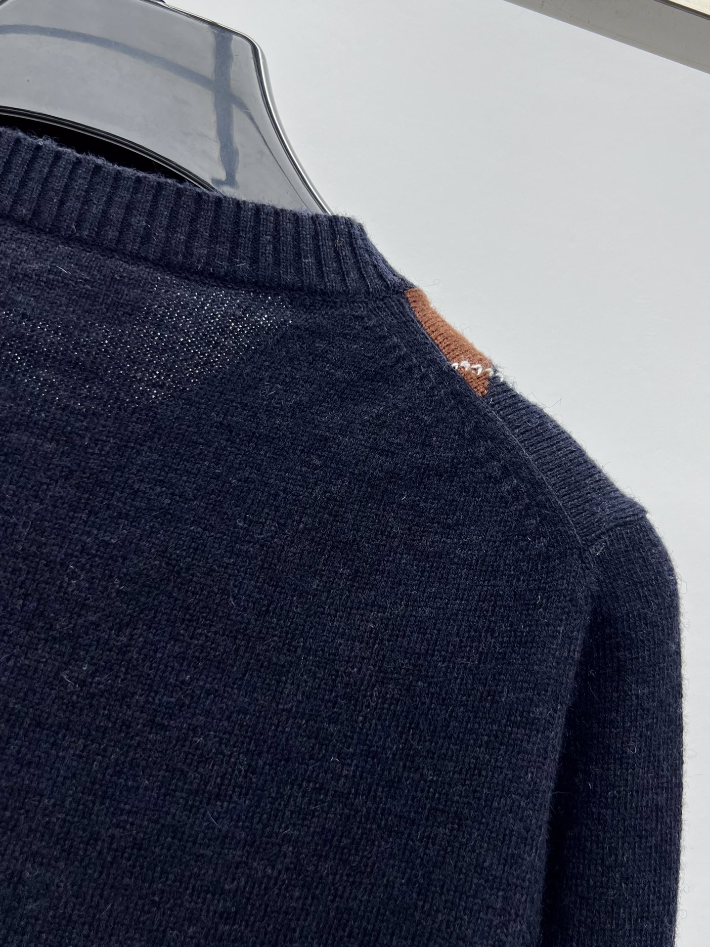 miumi*菱格羊绒开衫提花羊绒优雅的包裹纤细的轮廓圆领合身版型 罗纹针织细节提升了剪裁结构撞色菱格纹元