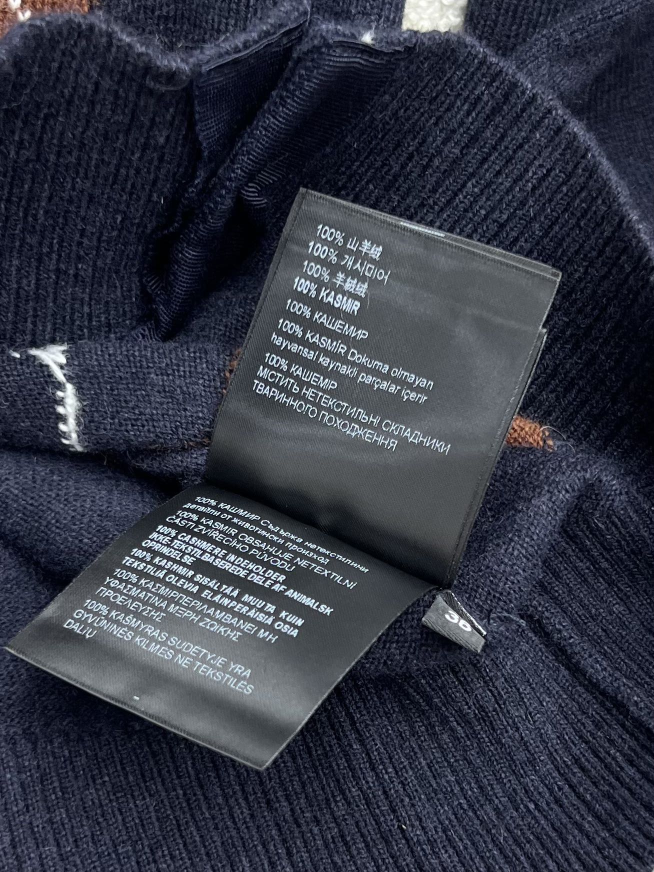 miumi*菱格羊绒开衫提花羊绒优雅的包裹纤细的轮廓圆领合身版型 罗纹针织细节提升了剪裁结构撞色菱格纹元