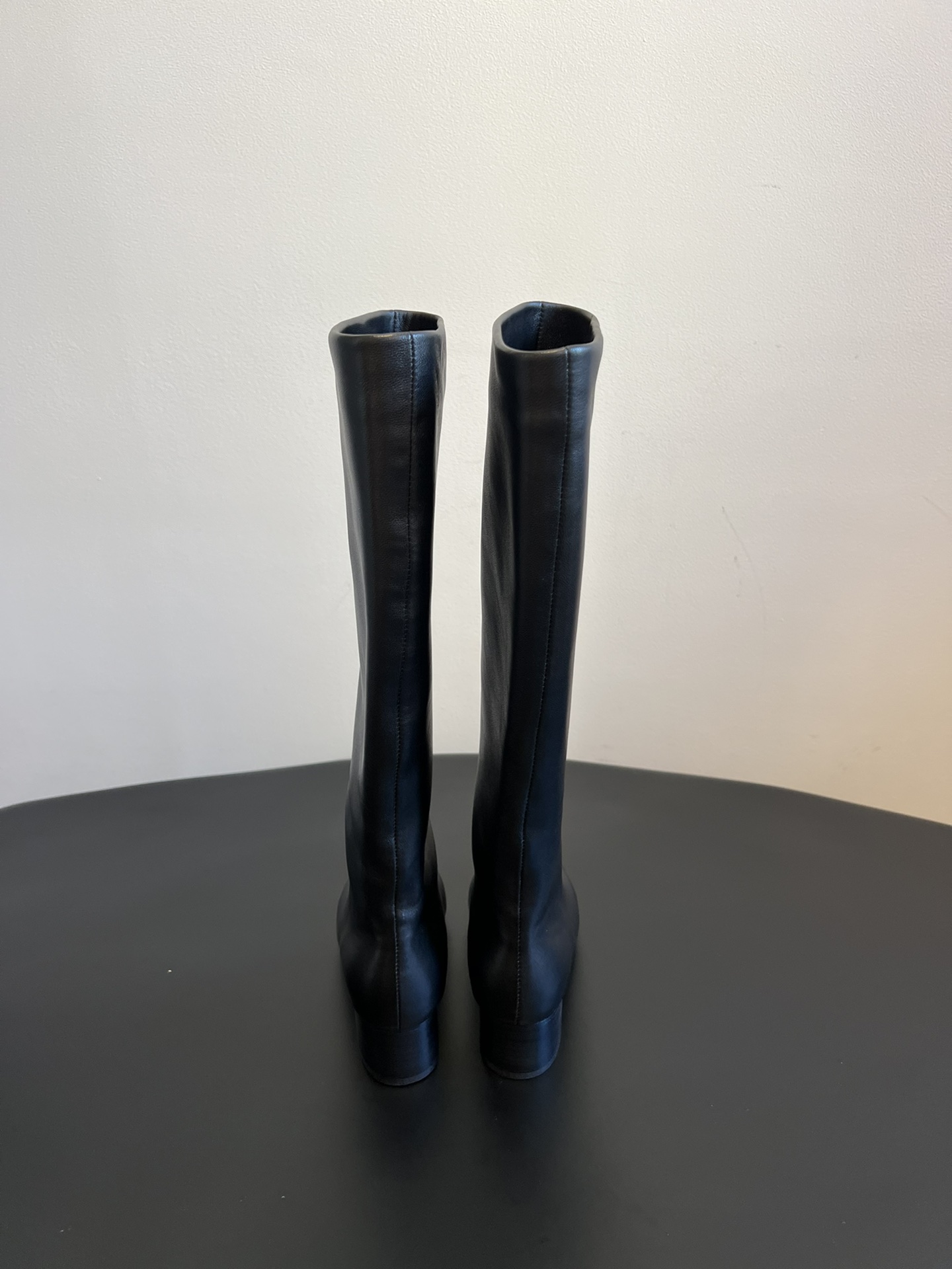 Khait* 25 aw 走秀款蛇皮纹靴把酷飒与高级焊死了 超绝版型 漆皮自带光泽滤镜 尖头+利落靴型 