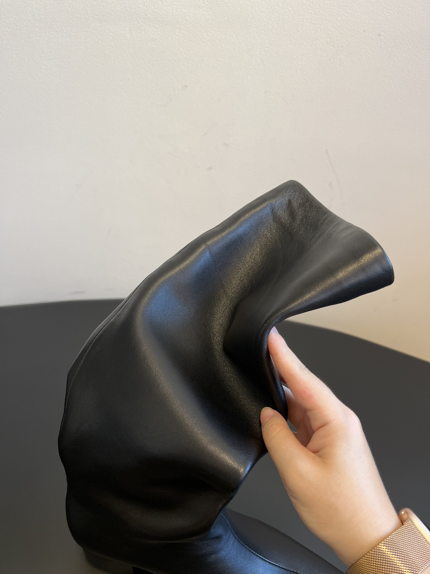 Khait* 25 aw 走秀款蛇皮纹靴把酷飒与高级焊死了 超绝版型 漆皮自带光泽滤镜 尖头+利落靴型 