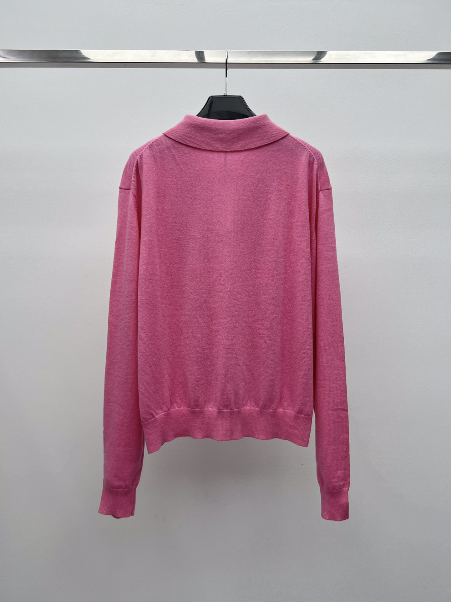 miumi*半拉链菱格毛衣 选用100%柔软羊绒面料材质菱形图案为精致工艺增添了俏皮的优雅按miumiu