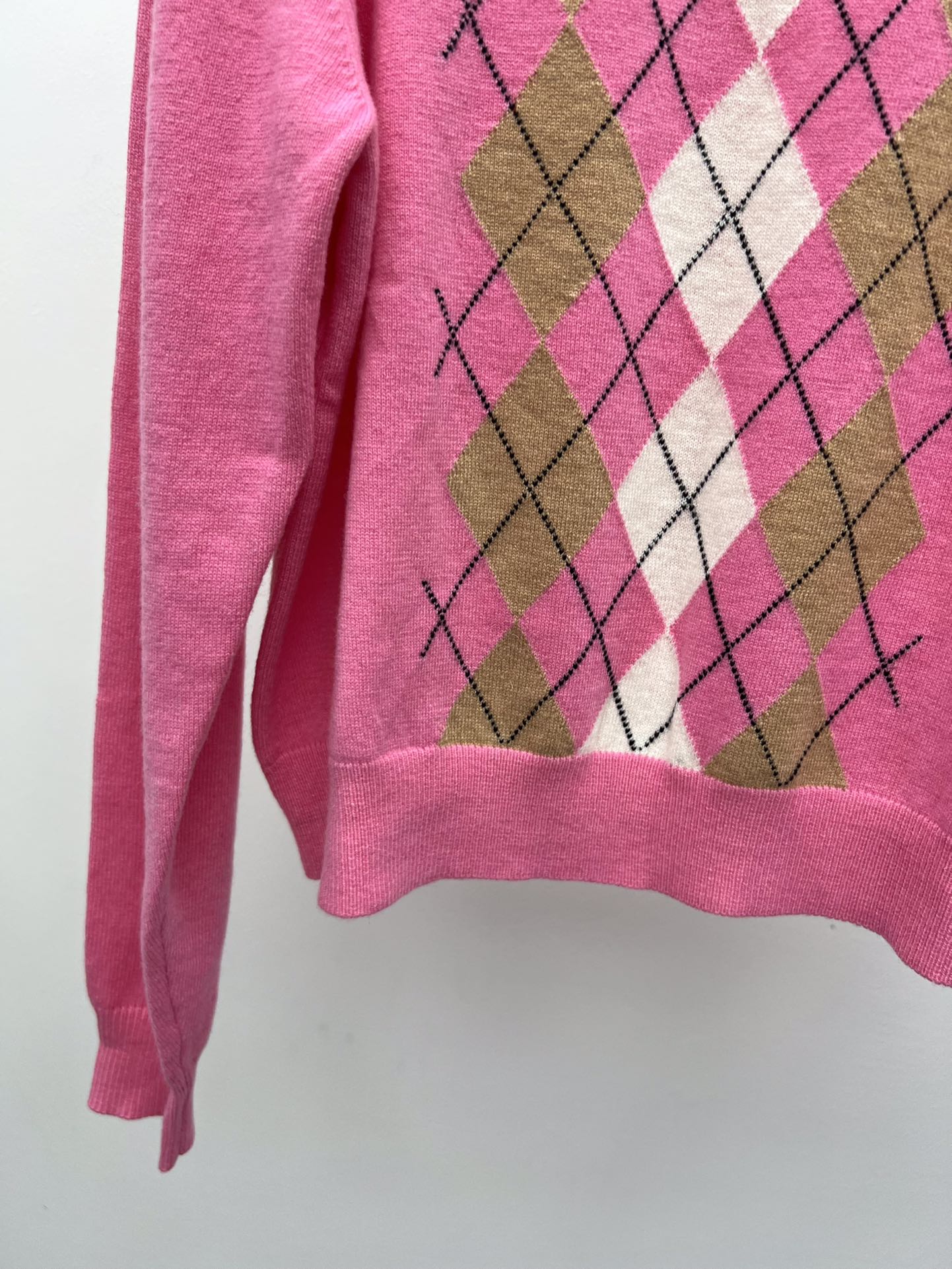 miumi*半拉链菱格毛衣 选用100%柔软羊绒面料材质菱形图案为精致工艺增添了俏皮的优雅按miumiu