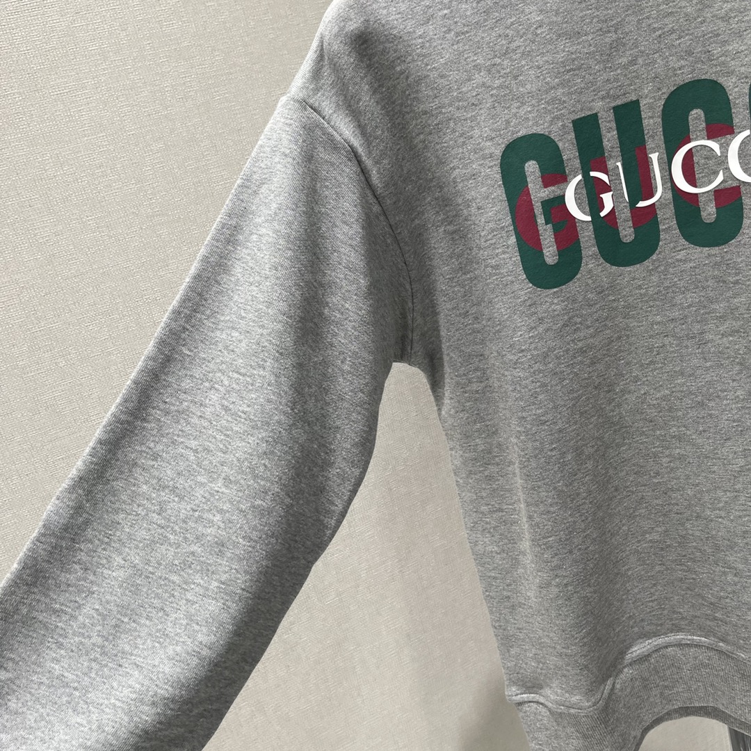 G家 25秋冬新款 撞色字母印花圆领卫衣 胸前彩色字母印花活力吸睛 带着品牌独特的时尚基因 穿着舒适自在