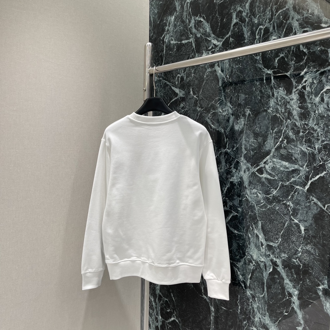 G家 25秋冬新款 撞色字母印花圆领卫衣 胸前彩色字母印花活力吸睛 带着品牌独特的时尚基因 穿着舒适自在