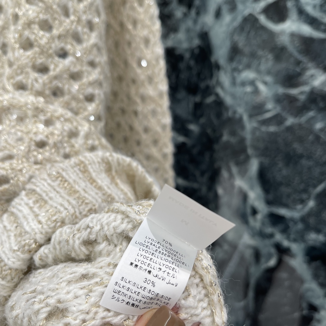 Brunello Cucinell* 25秋冬新款 镂空长袖上衣 成衣添加了微微细闪亮片 穿上身超级好看