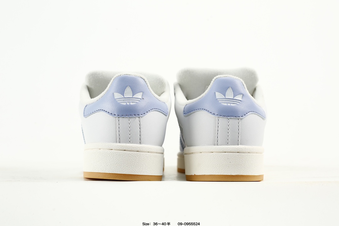 💰120
公司级✅Adidas Originals Campus 00s系列 阿迪达斯 面包风经典复古低帮百搭休闲运动板鞋
Adidas Originals Campus 00s系列是阿迪达斯于2025年推出的复古面包鞋型,以加宽鞋身、圆润廓形和麂皮材质为标志性设计,延续了千禧年校园风格
廓形升级:打破传统Campus的瘦长造型,通过加宽鞋带、鞋舌和鞋底,打造出宽大面包鞋廓形,鞋身采用绒面皮料与白色常规皮革拼接设计。
复古元素:保留经典三条纹和三叶草Logo,鞋舌及后跟填充厚实海绵衬垫,增强舒适度。
舒适与功能
内衬设计:鞋舌及后跟采用柔软海绵衬垫,减少磨脚问题。
鞋底配置:硫化橡胶外底提供柔韧弯折性和耐磨性,抓地力表现良好。
货号:JQ7768
尺码:36 36.5 37 38 38.5 39 40
编码:09-0955524