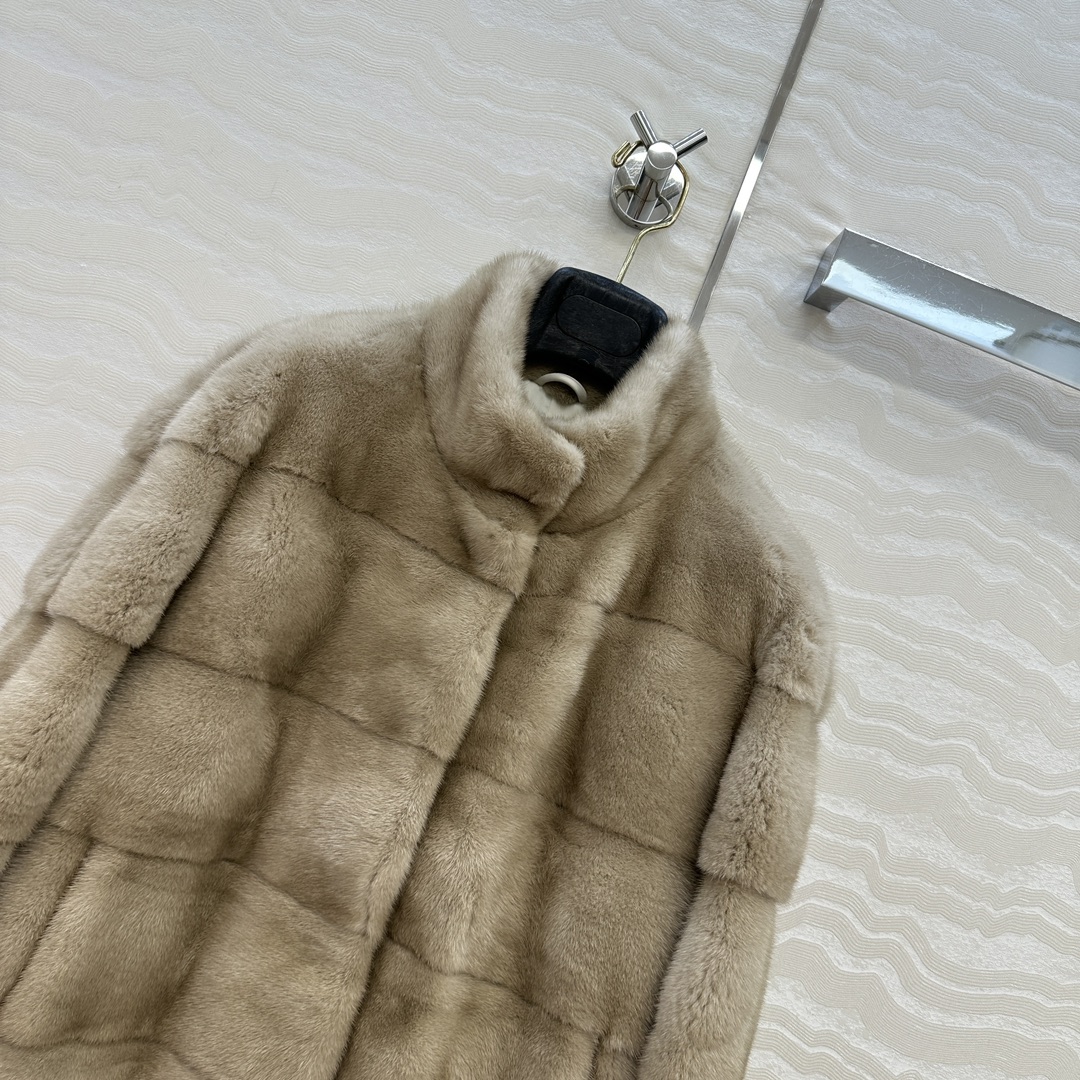 Elegant Women's Mink Fur Coat, Pure Natural Fur, High-End Fashion Style 3 i1757353965 5514 1