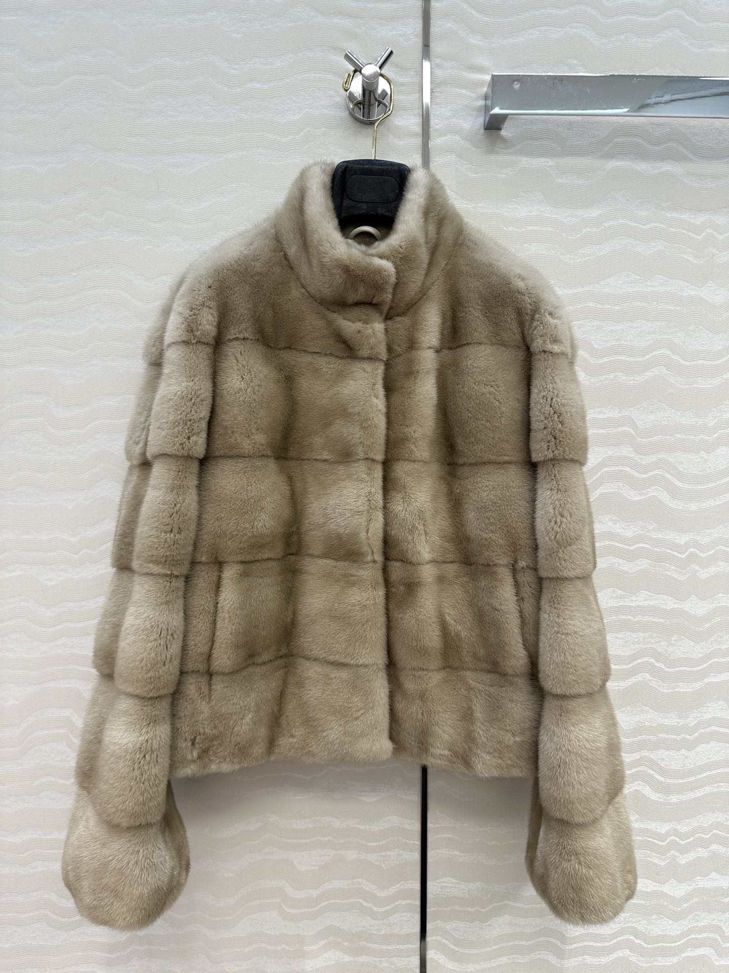 Elegant Women's Mink Fur Coat, Pure Natural Fur, High-End Fashion Style 2 i1757353965 8370 0