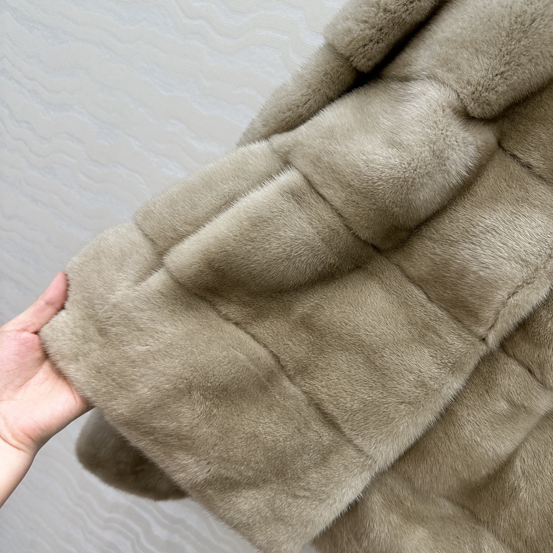 Elegant Women's Mink Fur Coat, Pure Natural Fur, High-End Fashion Style 7 i1757353965 9120 5