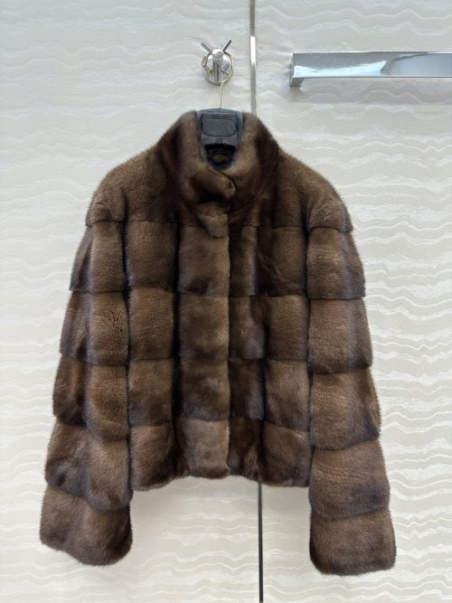 Luxurious Women's Mink Fur Coat, High-End Fashion, Brown, M/L Sizes 1 Luxurious Women's Mink Fur Coat, High-End Fashion, Brown, M/L Sizes