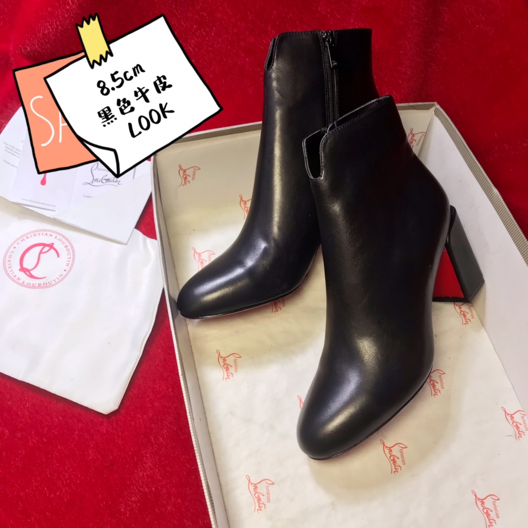 NO:337503,High-end customized autumn and winter boot series! H8.5Cm, size 35-42. Private mold trademark zipper, custom-made products are not refunded or exchanged, 31-09 black cowhide. Official website synchronization Standard European code Reference:31-09 Color:black Material:cowhide Lining:goat leather Heel height:8.5Cm Sole:leather sole Size:EUR 35-42 (US 4-11):,,christian louboutin,boots,cowhide19860909高端订制秋冬靴系列！ H8.5Cm,尺码35-42码.私模商标拉链,,訂制款不退不换,31-09黑牛皮.官网同步 标准欧码 Reference:31-09 Color:black Material:cowhide Lining:goat leather Heel heigh:8.5Cm Sole:leather sole Size:EUR 35－42（US 4一11) :,,christian louboutin,boots,cowhide,Women's Shoes