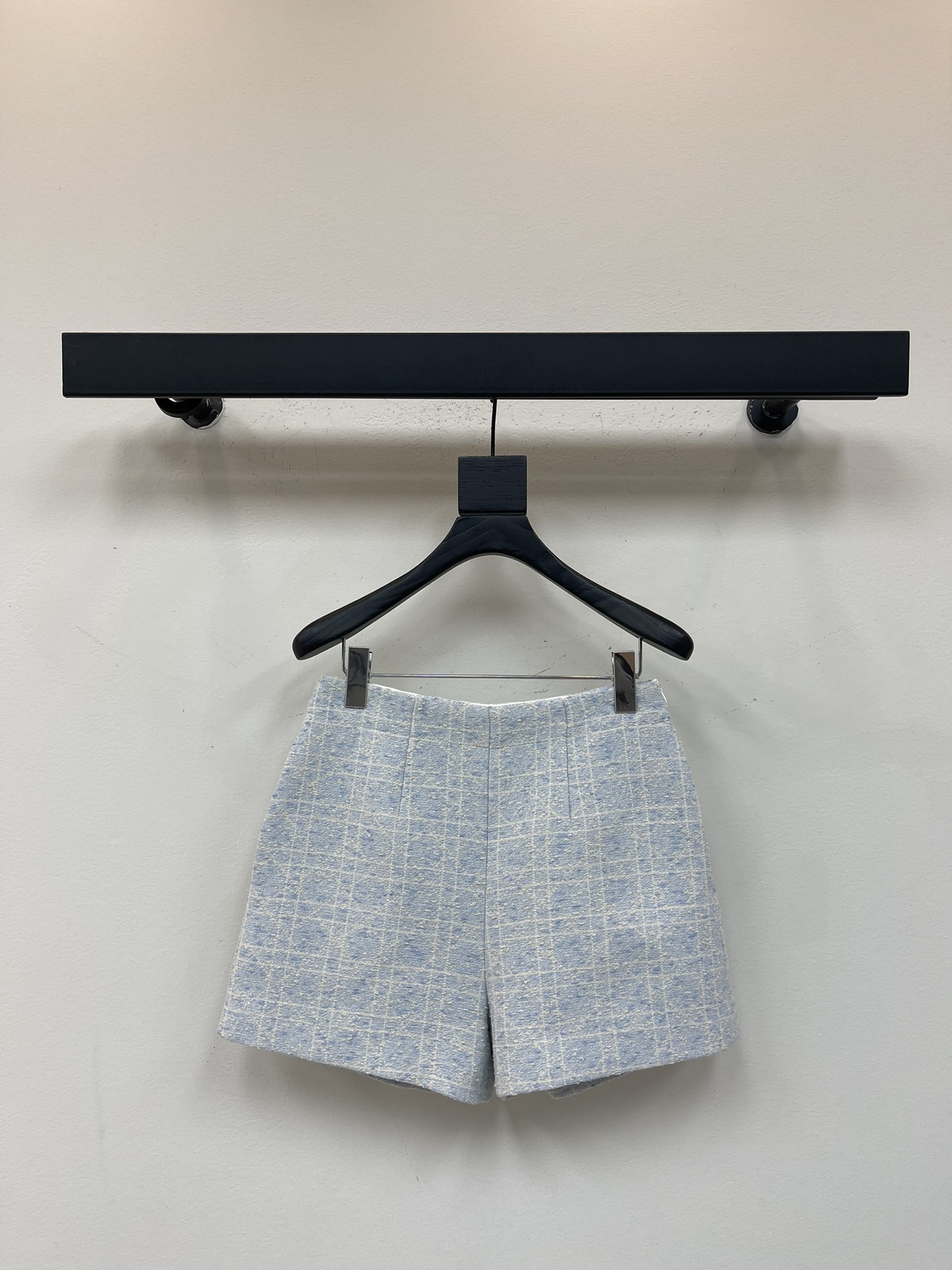 NO:497432,Dio*25 new limited Glacier Blue Virgin Vine plaid classic short skirt, customized small fragrance style diamond three-dimensional woven tweed fabric, age-reducing temperament, classic H-shaped upper body looks slim and tall!  The versatile and unselected high-end baby blues French elegant temperament, paired with a suit jacket in the same color, a classic and timeless socialite style, a must-have for fashionable street photography, with a faintly low-key luxury beauty!  SML,,dior,skirts,jackets & coats,business suit,alexander wang19860909Dio*25新款限定冰川蓝戴妃藤格纹经典短裙 定制小香风菱格立体编织粗花呢面料,减龄气质经典H版型上身显瘦又高挑！百搭不挑人高级baby蓝调法式优雅气质,搭配同色系西装外套经典永不过时的名媛风,时尚街拍必备款,隐隐约约透着低调的奢美！SML,,dior,skirts,jackets & coats,business suit,alexander wang,Women's clothing