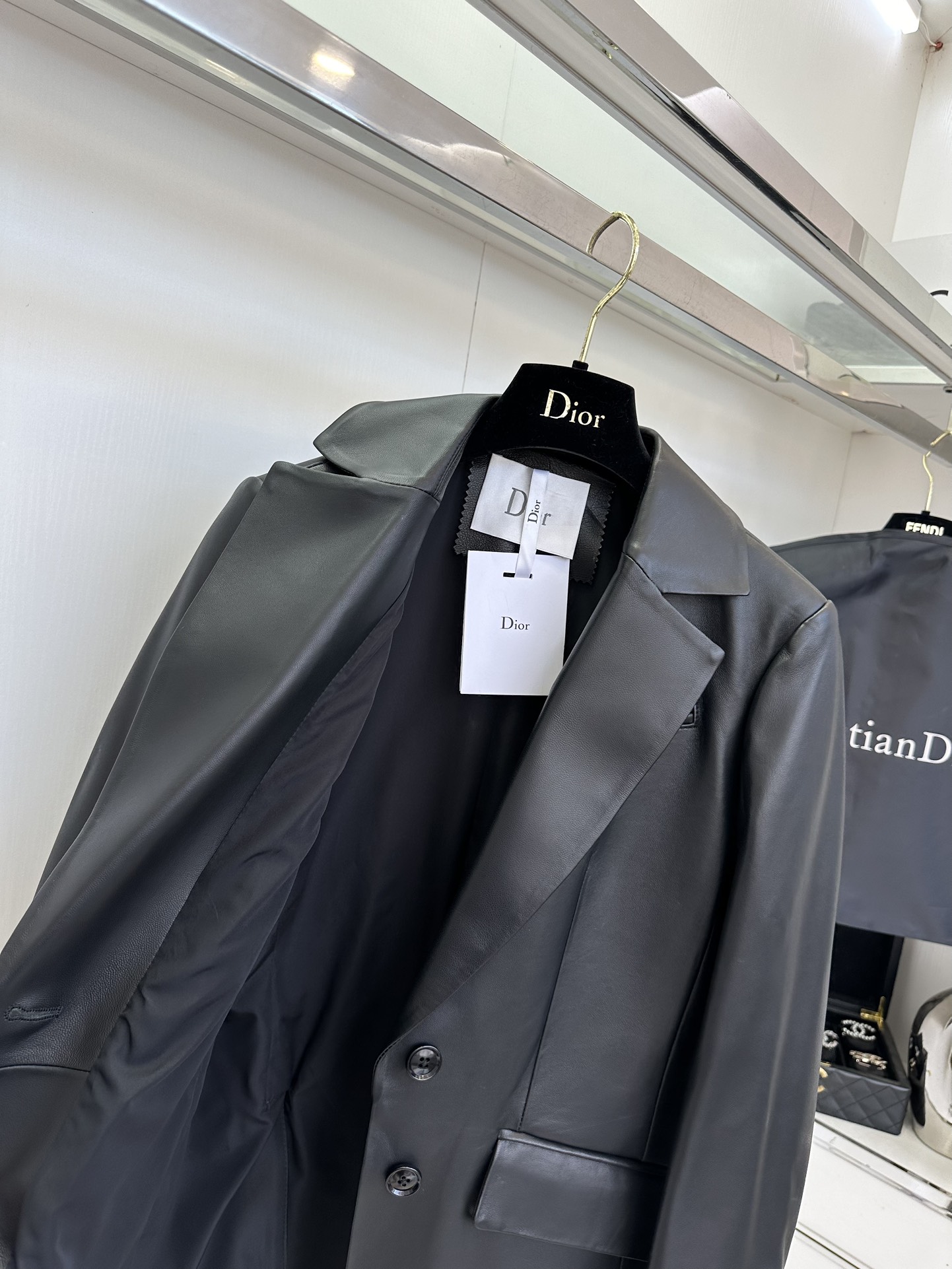 Elegant Lambskin Leather Blazer for Women - Classic Notch Lapel Design 8 i1757411153 4835 6