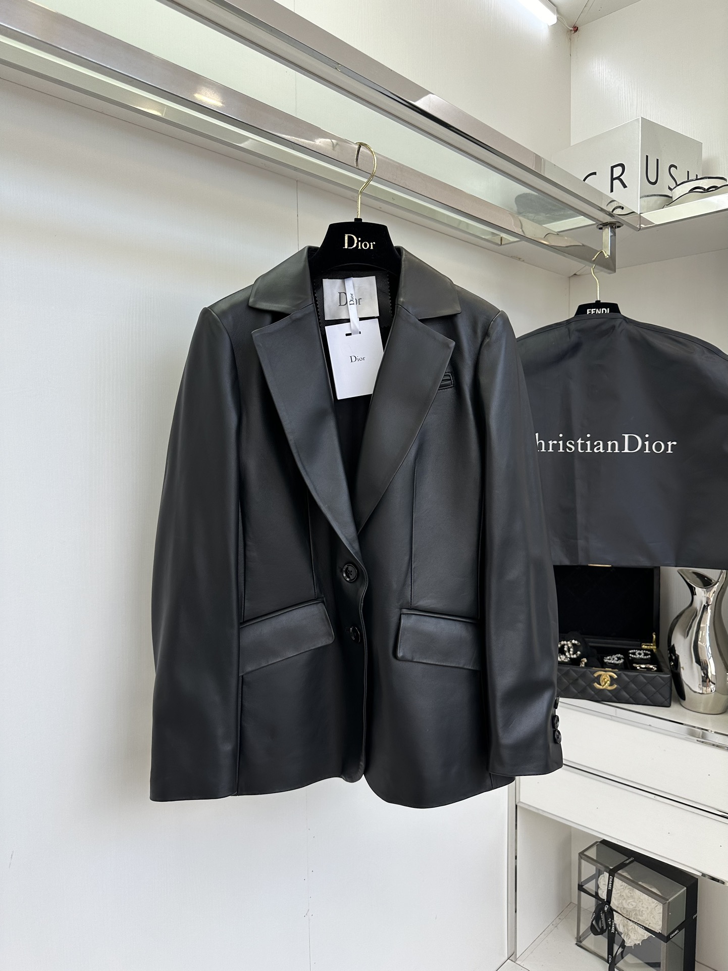 Elegant Lambskin Leather Blazer for Women - Classic Notch Lapel Design 2 i1757411153 5415 0