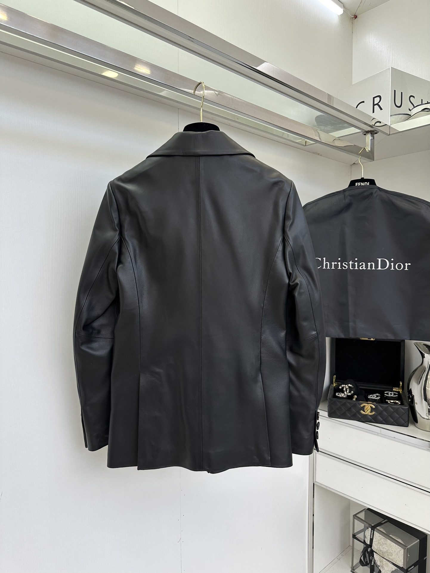 Elegant Lambskin Leather Blazer for Women - Classic Notch Lapel Design 3 i1757411153 6037 1