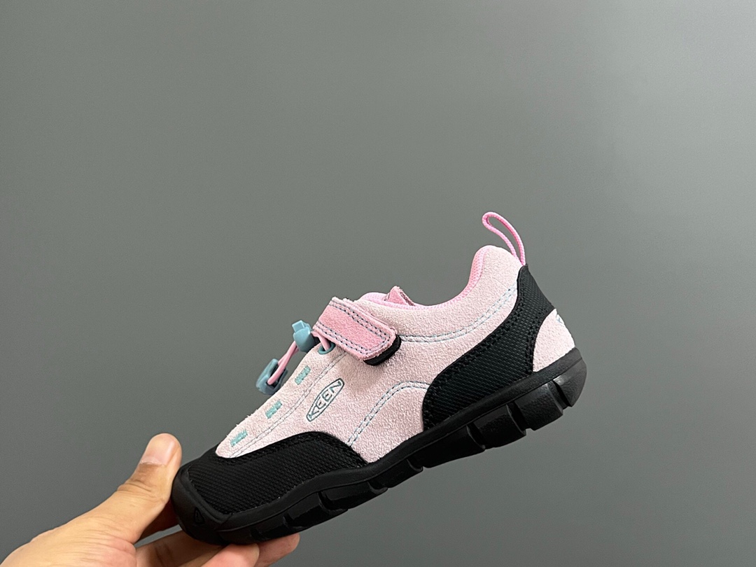 图片[6]-高版本 新配色 KEEN 新配色户外儿童登山鞋 尺码：24-37码 祖国版YYDS 新配色好好看😍 优质麂皮面料，轻微防水💧 魔术贴➕松紧带设计，穿脱方便✔️ 橡胶耐磨防滑大底，脚感超赞👍🏻-选品中心