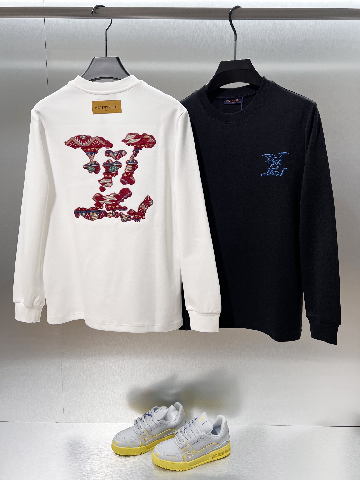 Louis Vuitton Camiseta de Manga Larga con Logo Bordado y Diseño Jacquard 7 i1757424842 2394 5