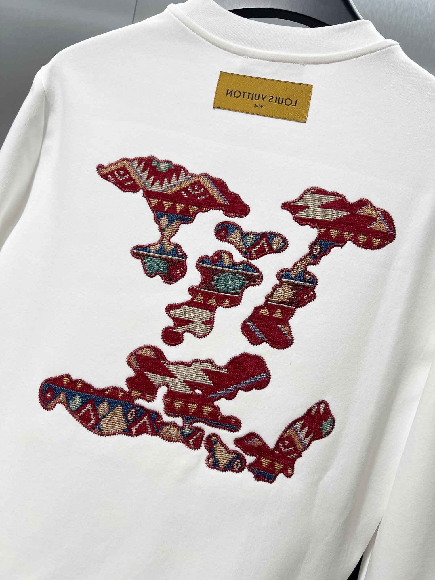 Louis Vuitton Camiseta de Manga Larga con Logo Bordado y Diseño Jacquard 5 i1757424842 6592 3