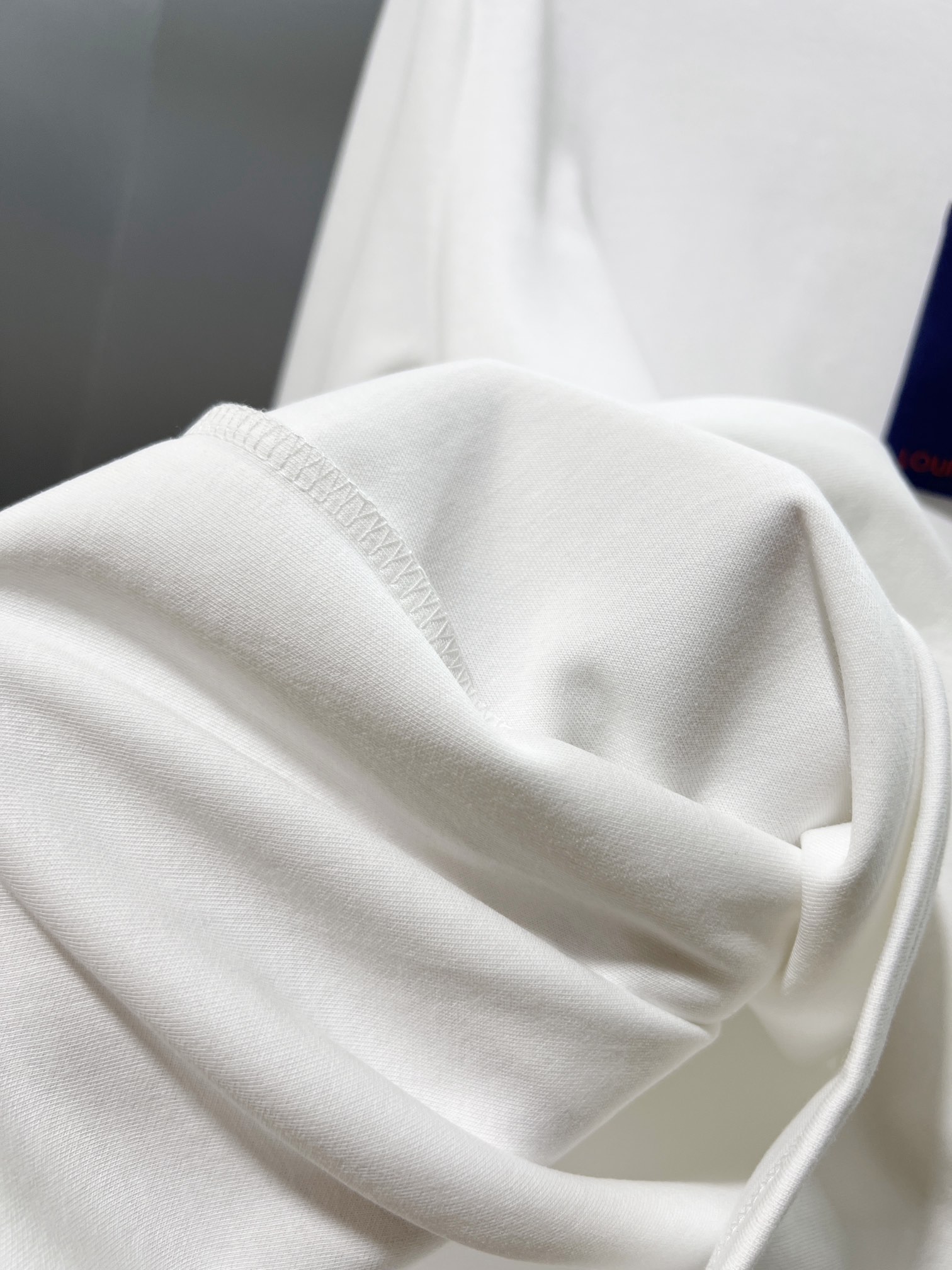 Louis Vuitton Camiseta de Manga Larga con Logo Bordado y Diseño Jacquard 4 i1757424842 9952 2