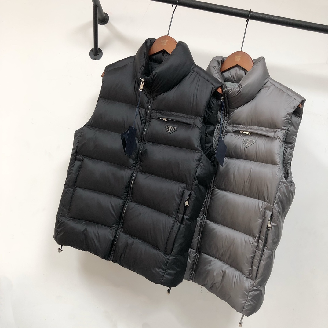 新款上架🎬🔥PRADA 普拉达 25秋冬最新羽绒马甲 重磅牛货🐮 年度最为昂贵的一款羽绒 同质GT的品控