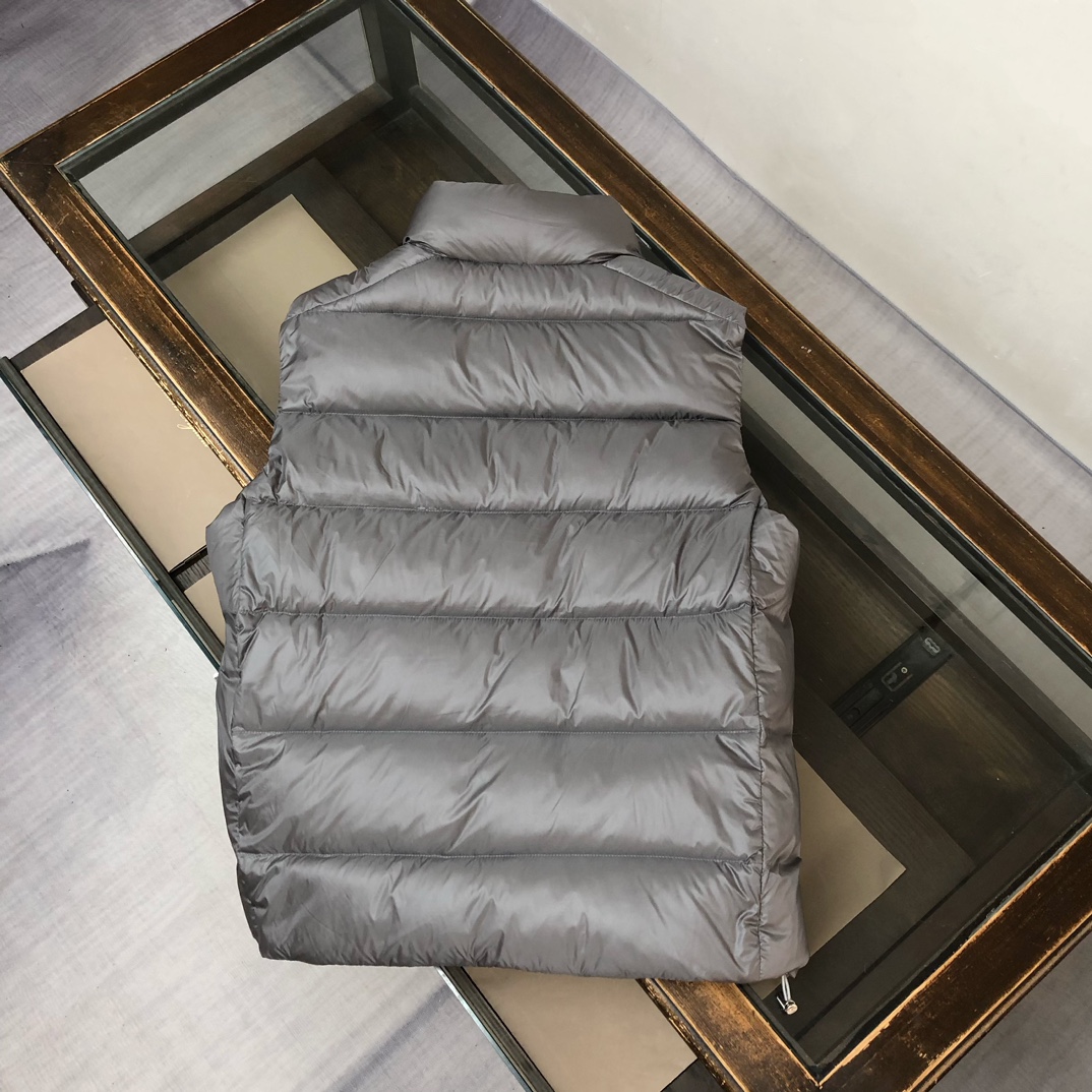 新款上架🎬🔥PRADA 普拉达 25秋冬最新羽绒马甲 重磅牛货🐮 年度最为昂贵的一款羽绒 同质GT的品控