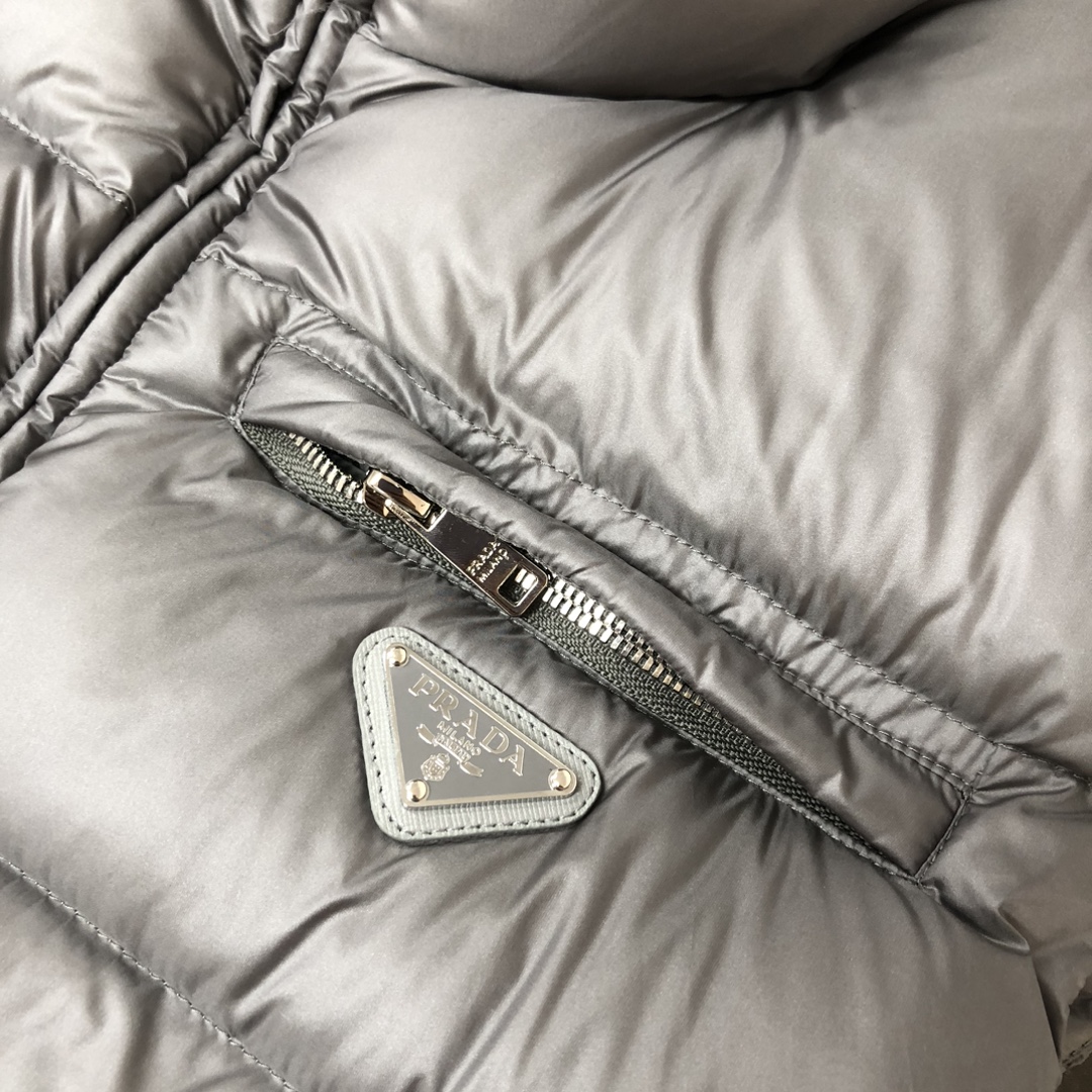 新款上架🎬🔥PRADA 普拉达 25秋冬最新羽绒马甲 重磅牛货🐮 年度最为昂贵的一款羽绒 同质GT的品控