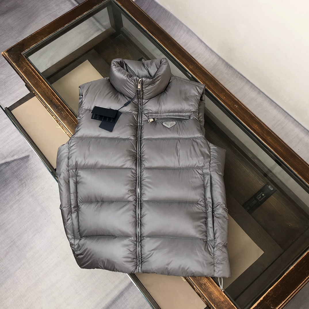 新款上架🎬🔥PRADA 普拉达 25秋冬最新羽绒马甲 重磅牛货🐮 年度最为昂贵的一款羽绒 同质GT的品控