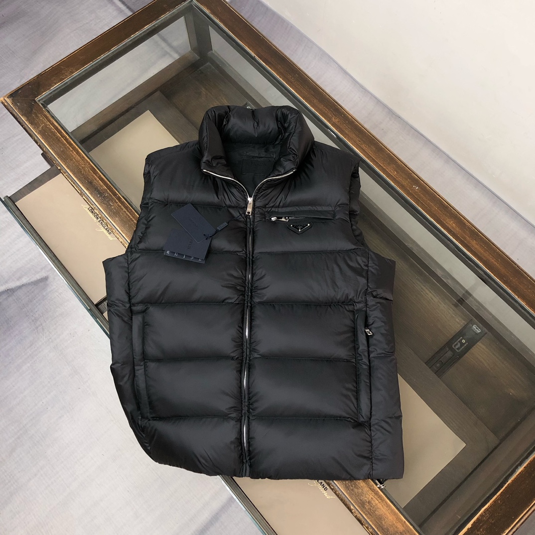 新款上架🎬🔥PRADA 普拉达 25秋冬最新羽绒马甲 重磅牛货🐮 年度最为昂贵的一款羽绒 同质GT的品控