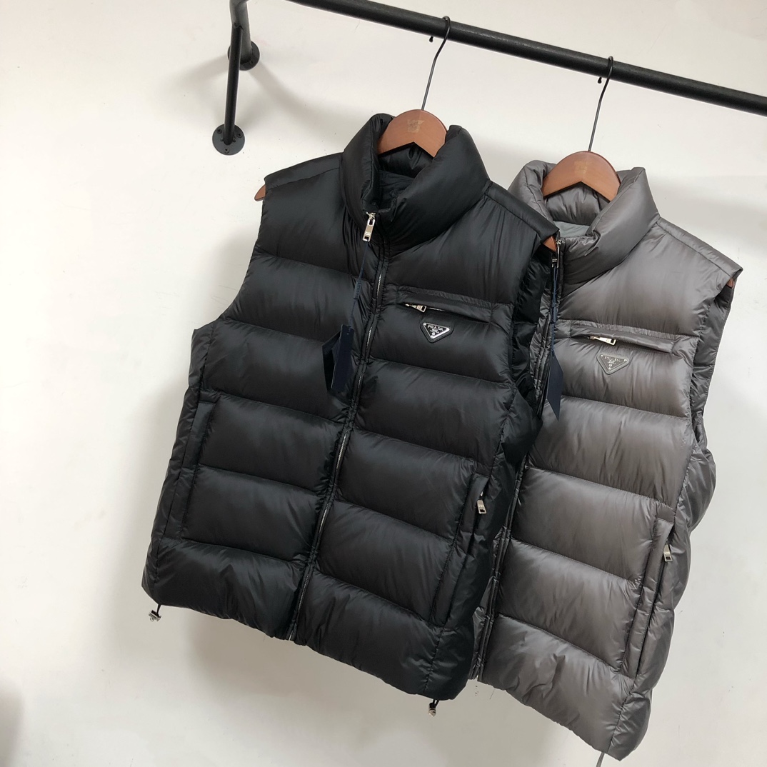 新款上架🎬🔥PRADA 普拉达 25秋冬最新羽绒马甲 重磅牛货🐮 年度最为昂贵的一款羽绒 同质GT的品控
