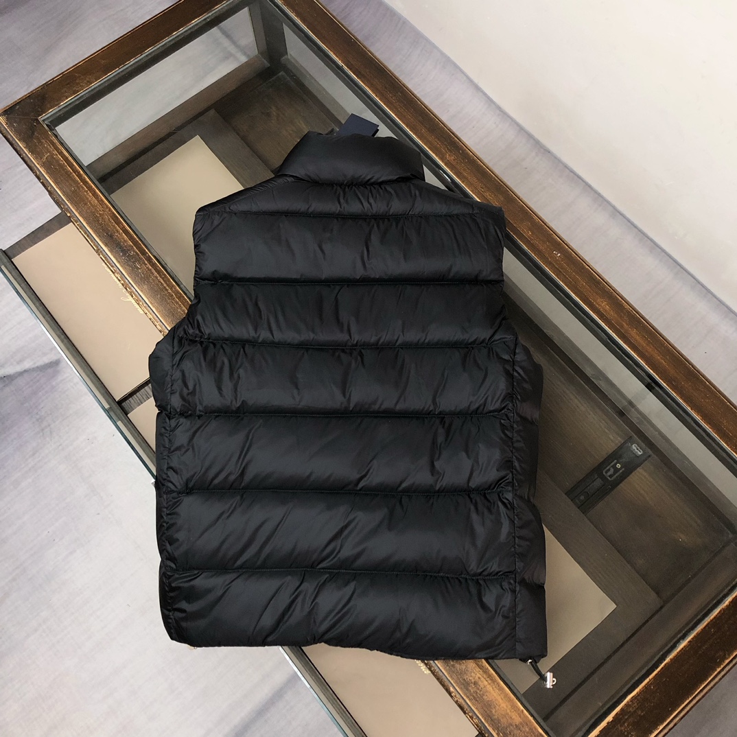 新款上架🎬🔥PRADA 普拉达 25秋冬最新羽绒马甲 重磅牛货🐮 年度最为昂贵的一款羽绒 同质GT的品控