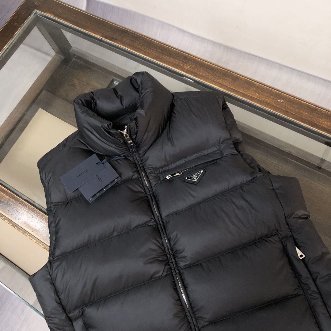 新款上架🎬🔥PRADA 普拉达 25秋冬最新羽绒马甲 重磅牛货🐮 年度最为昂贵的一款羽绒 同质GT的品控