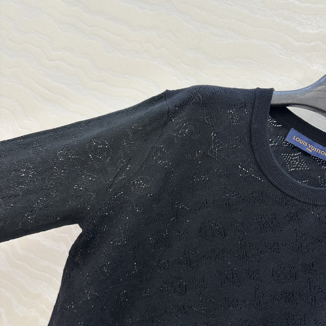 独家首发❤️原单品质！Monogram花㚏针织圆领毛衣！18针瑞士机重工定位缕空嵌花工艺贯穿时髦高级感！