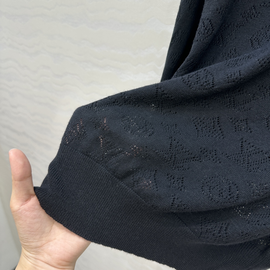 独家首发❤️原单品质！Monogram花㚏针织圆领毛衣！18针瑞士机重工定位缕空嵌花工艺贯穿时髦高级感！