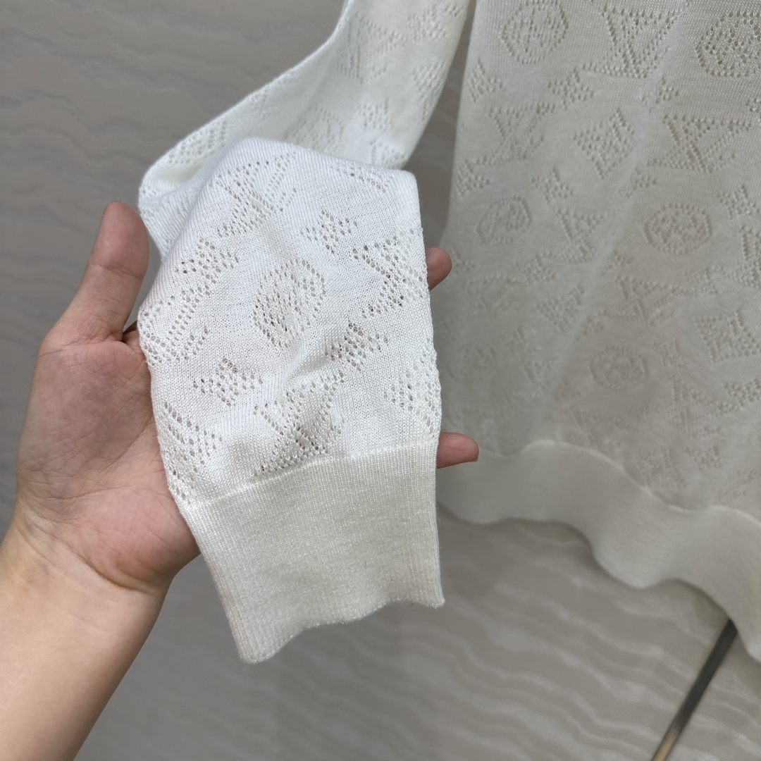 独家首发❤️原单品质！Monogram花㚏针织圆领毛衣！18针瑞士机重工定位缕空嵌花工艺贯穿时髦高级感！
