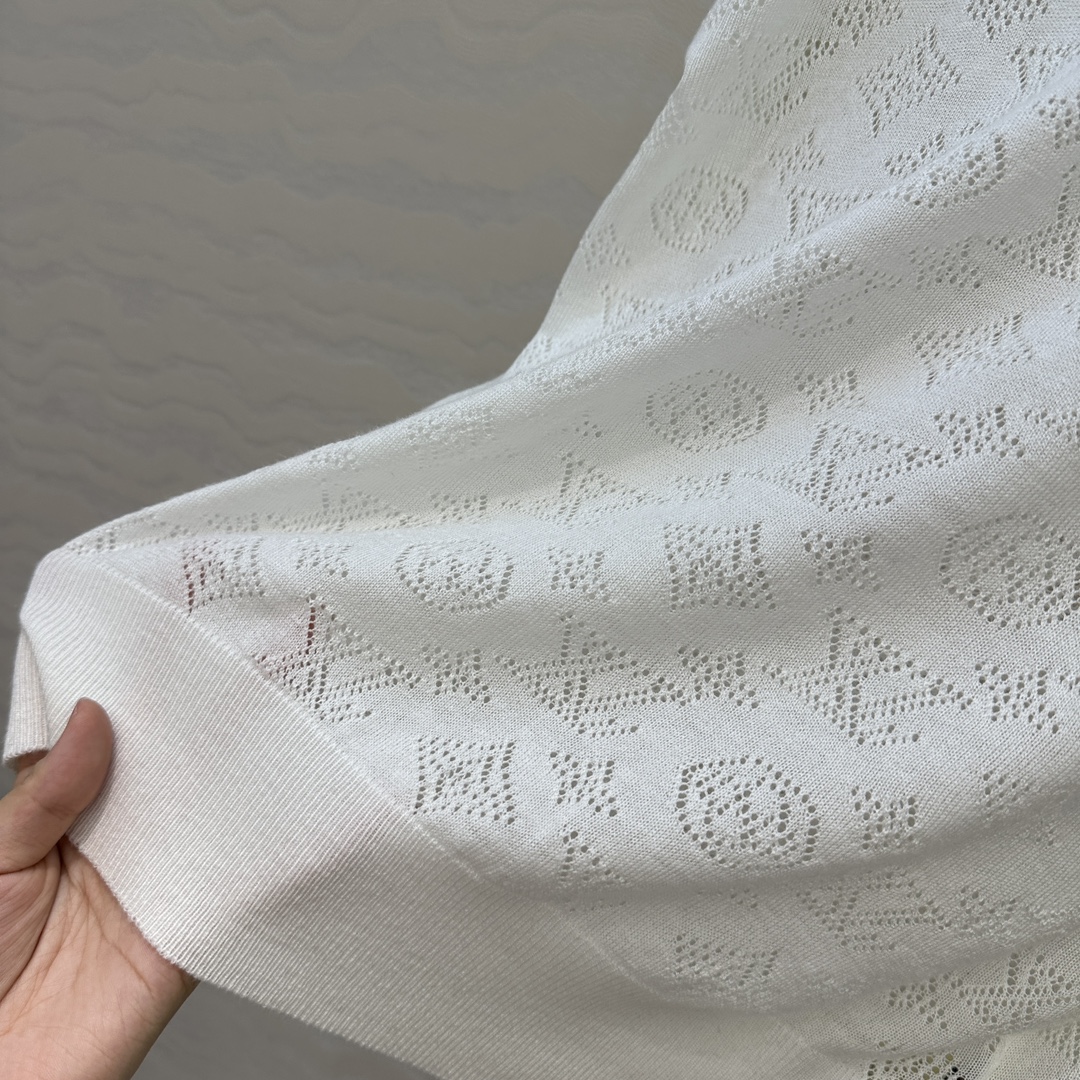 独家首发❤️原单品质！Monogram花㚏针织圆领毛衣！18针瑞士机重工定位缕空嵌花工艺贯穿时髦高级感！