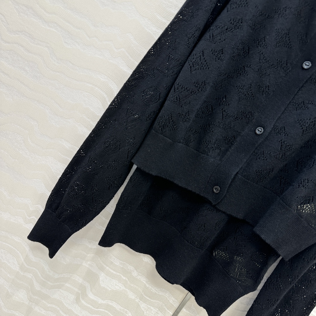 独家首发❤️原单品质！Monogram花㚏针织两件套！气质小圆领背心搭配圆领短款小开衫。18针瑞士机重工