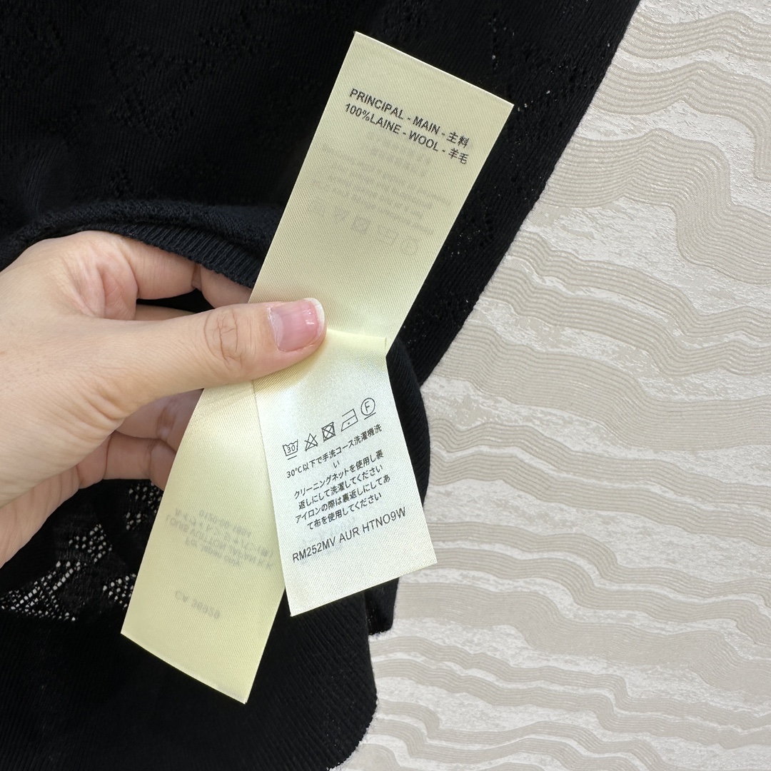 独家首发❤️原单品质！Monogram花㚏针织两件套！气质小圆领背心搭配圆领短款小开衫。18针瑞士机重工