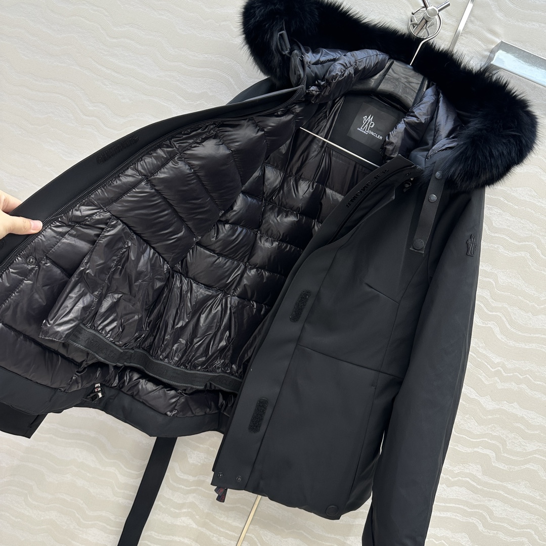 高端原单品质！Mo经典必入滑雪爆款连帽羽绒服！认准我家版本，定制进口芬兰超大狐狸🦊毛毛大毛领可拆卸！五金