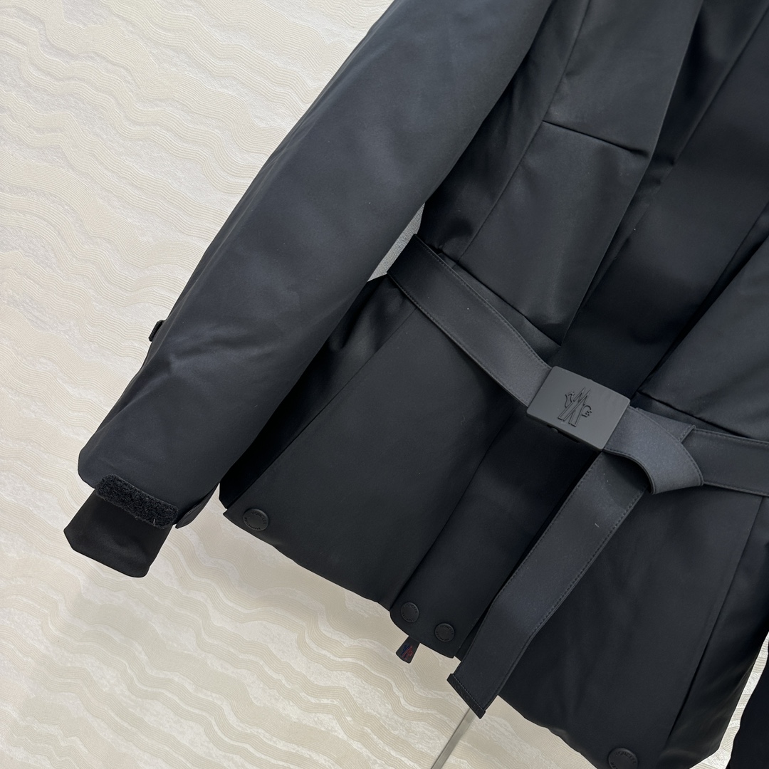 高端原单品质！Mo经典必入滑雪爆款连帽羽绒服！认准我家版本，定制进口芬兰超大狐狸🦊毛毛大毛领可拆卸！五金